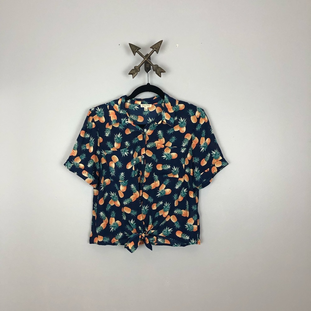 Women’s Pineapple Buttondown with navy background - Picture 3 of 8